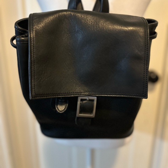 Coach Daypack Black Leather Backpack Magnetic Buckle Beautiful - Picture 5 of 16